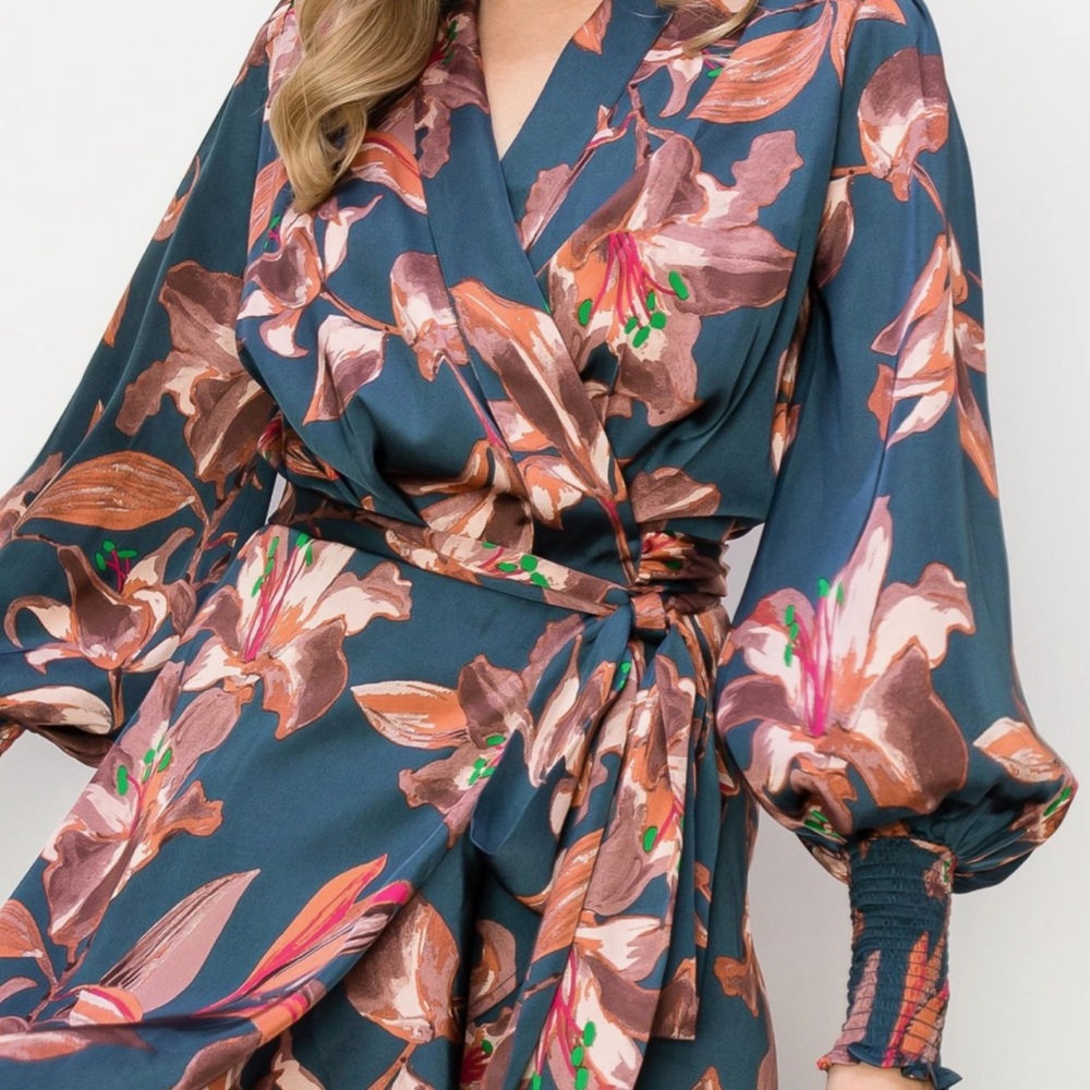 Sale!! NWT Onetheland Wanderlust Satin Wrap Floral Dress S - Picture 3 of 6